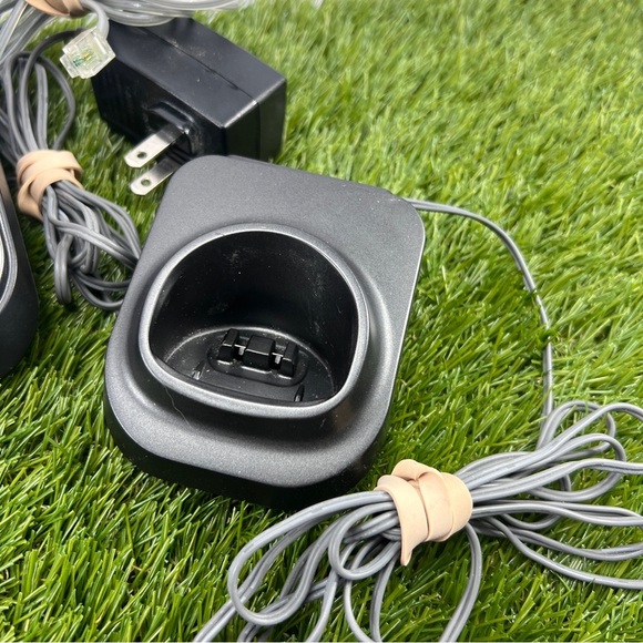 Panasonic KX-TG9331T 1.9 GHz Trio Handsets Single Line Cordless Phone + 3 Base - Picture 8 of 9